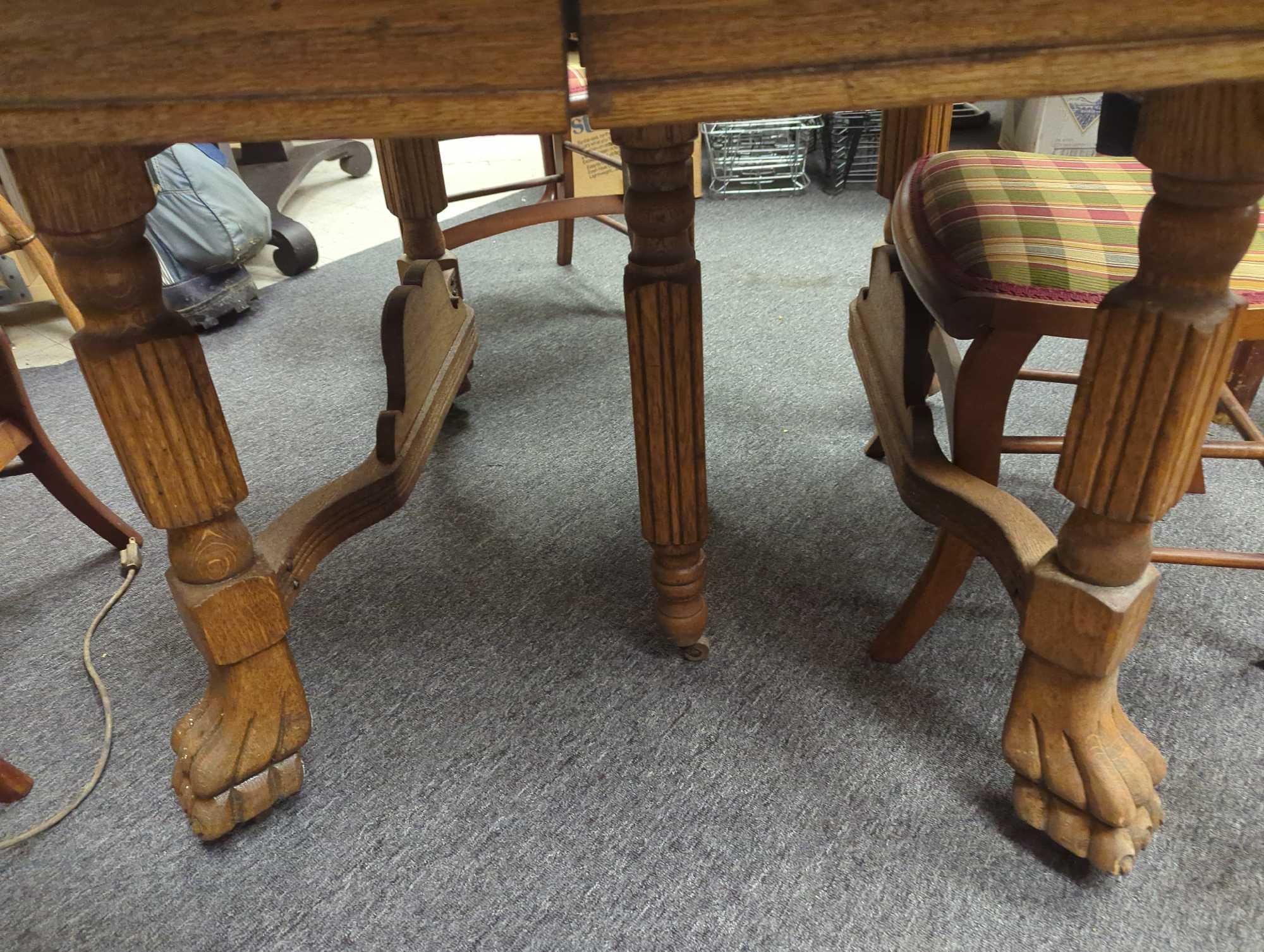 1910s American Square Oak Dining Table With Claw Feet, Come With 2 Leaves, Measure Approximately 41