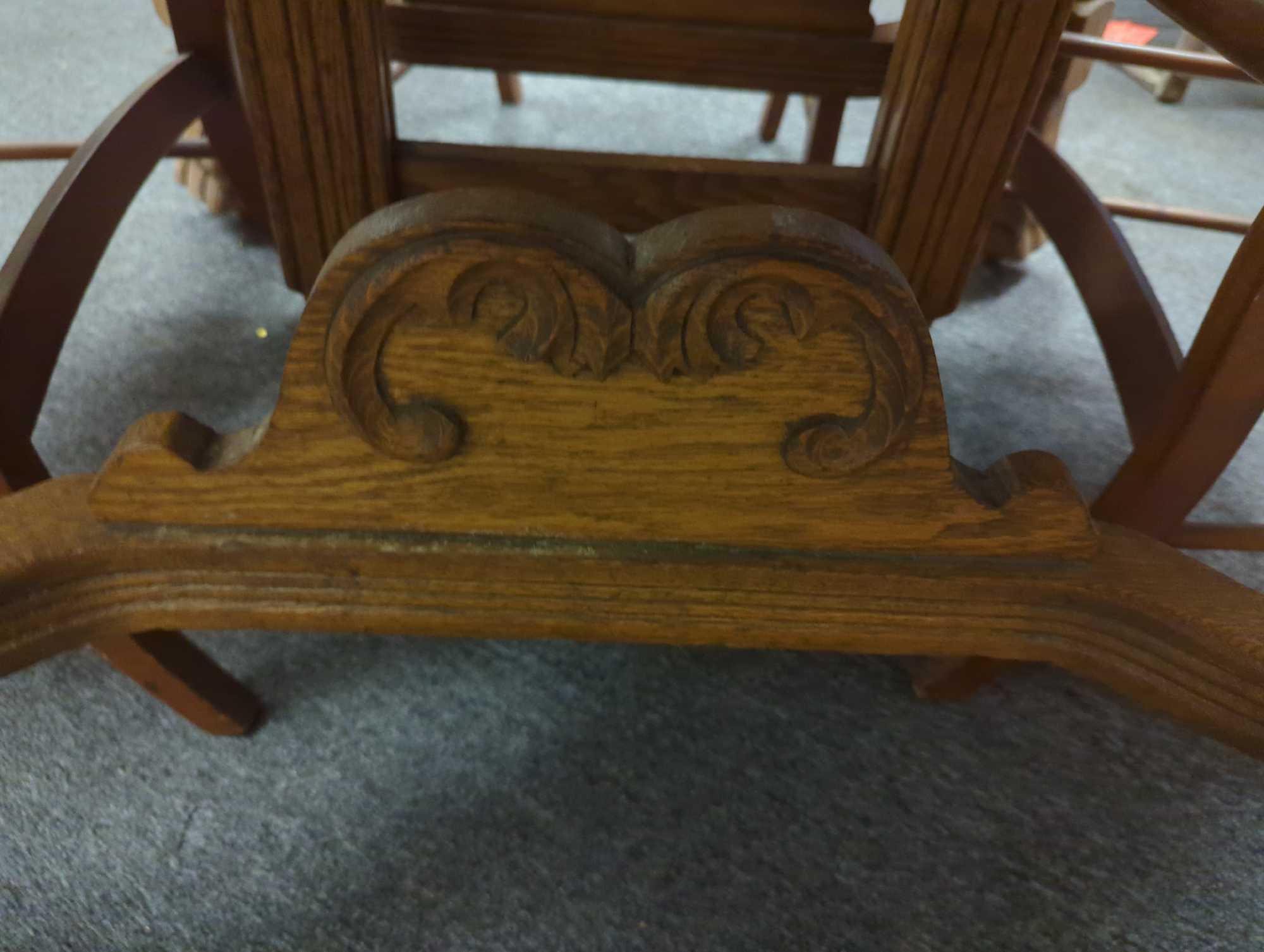 1910s American Square Oak Dining Table With Claw Feet, Come With 2 Leaves, Measure Approximately 41