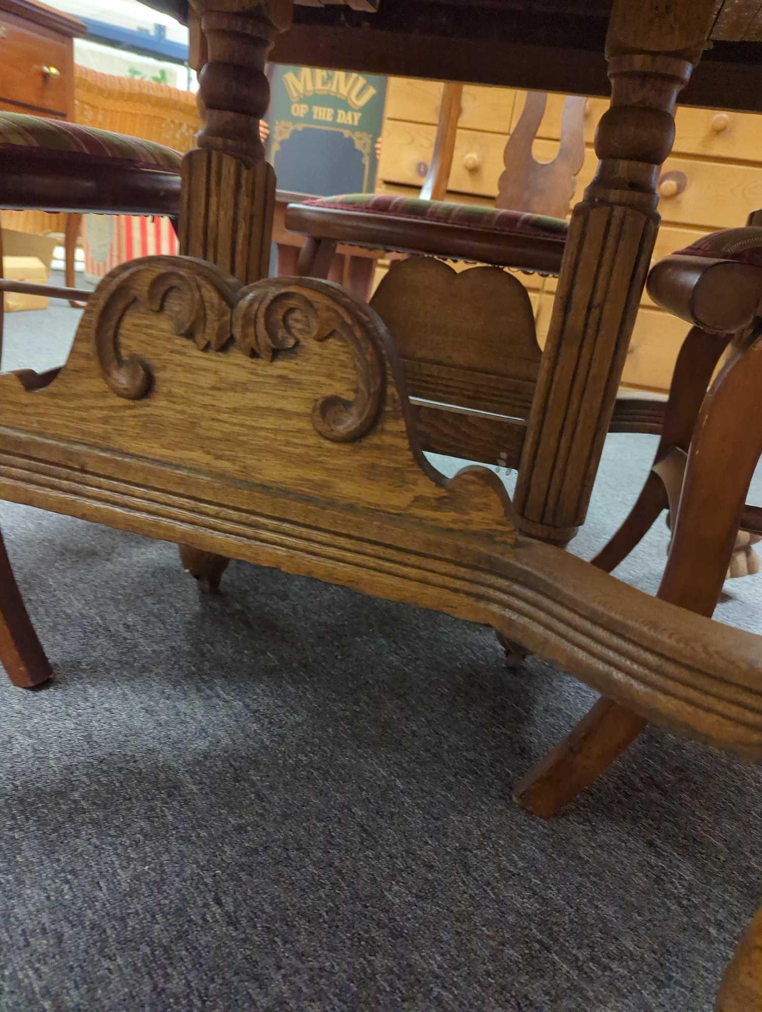 1910s American Square Oak Dining Table With Claw Feet, Come With 2 Leaves, Measure Approximately 41