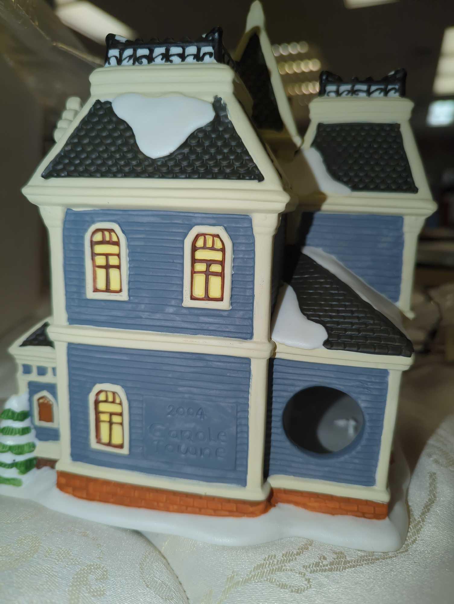 2004 CAROLE TOWNE COLLECTION Porcelain "Holland House" Village House, In Original Box, Retail Price