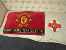 Manchester United bath mat (31"W x 19.5"H) and 8" matching wall clock. Comes as is shown in photos.