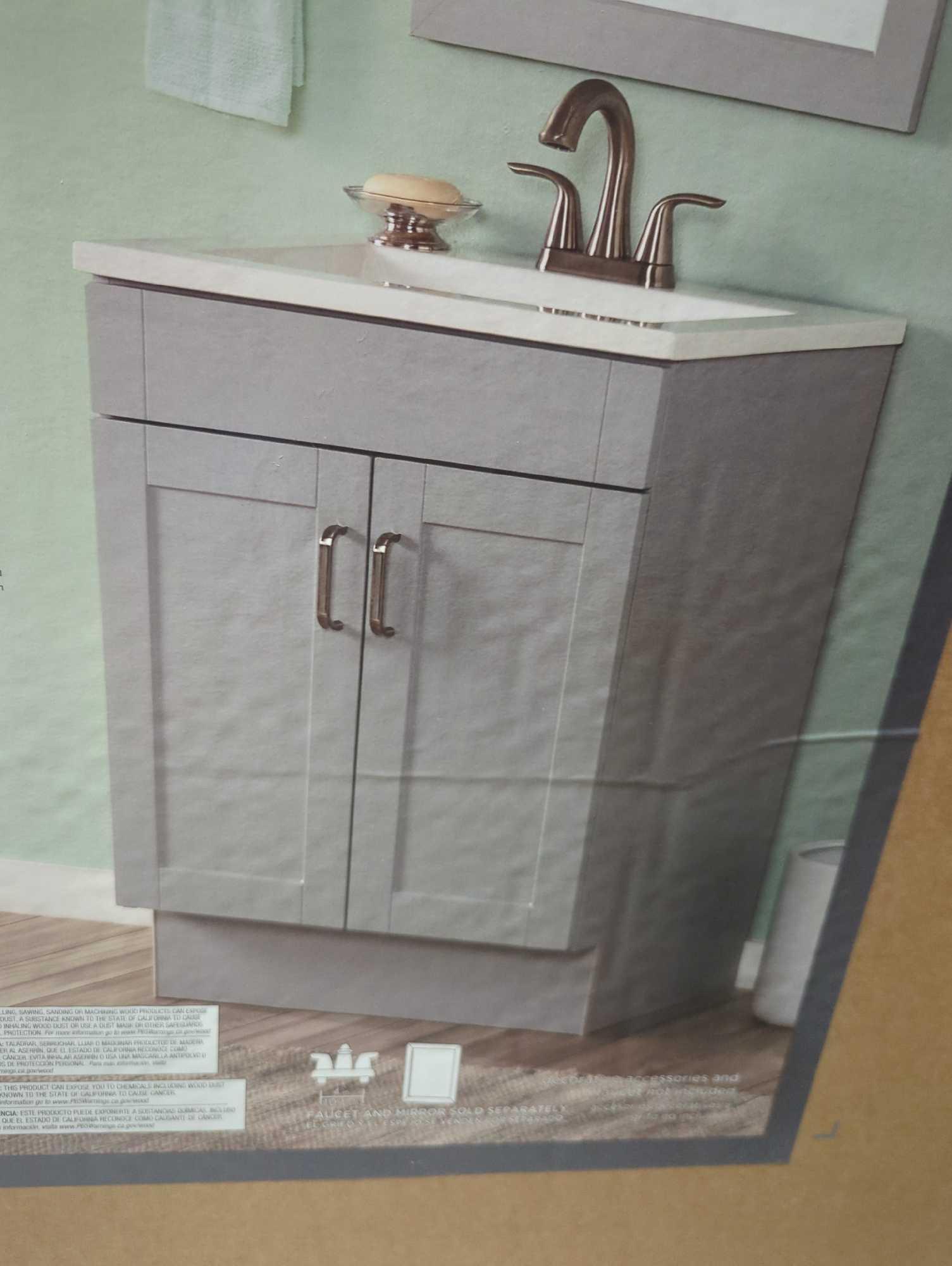 Glacier Bay Penford 24 in. W x 19 in. D x 33 in. H Single Sink Freestanding Bath Vanity in Pearl