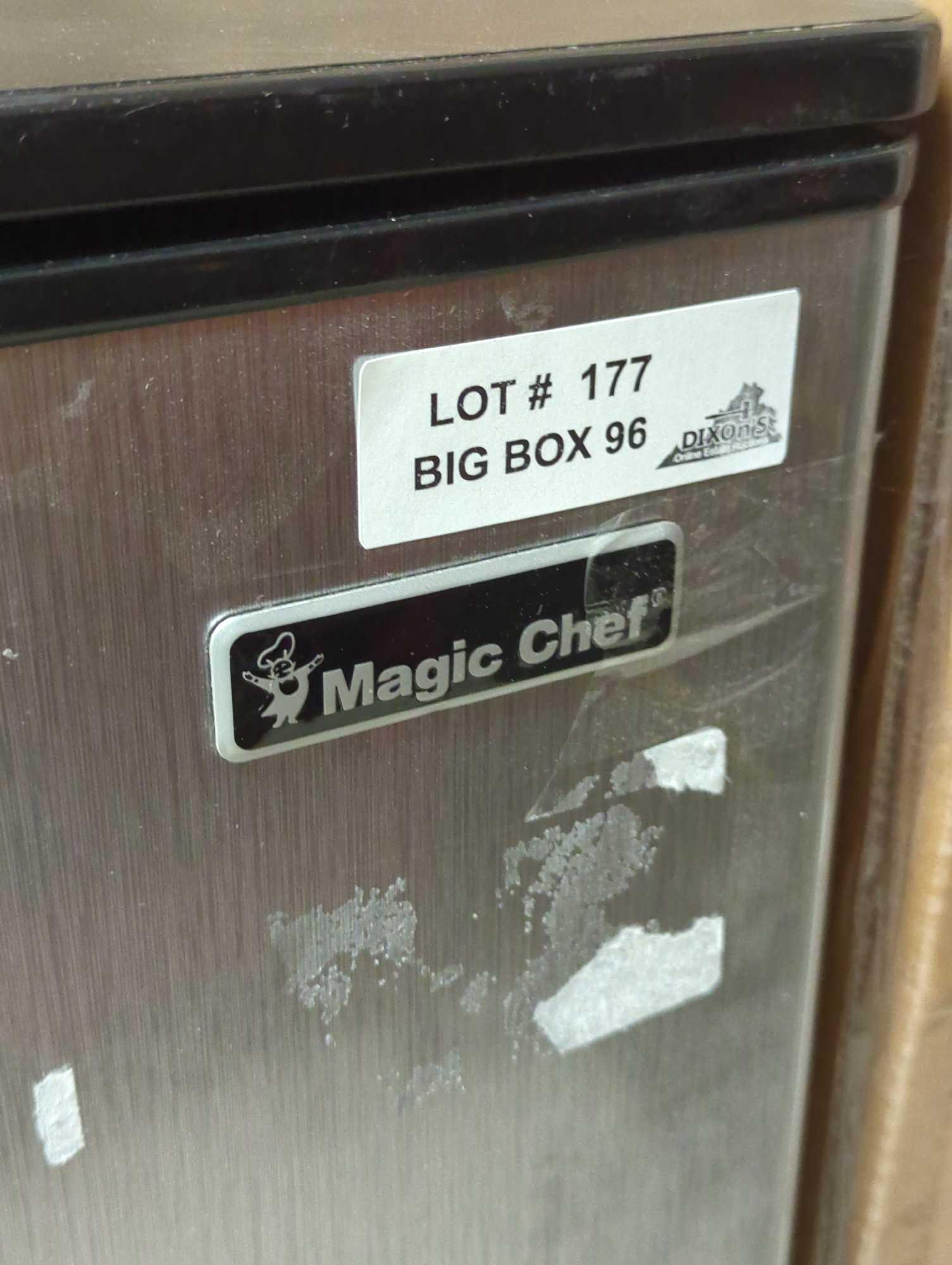 (Heavily Used Needs Cleaning) Magic Chef 18.5 in. W, 4.5 cu. ft. 2-Door Mini Refrigerator, with