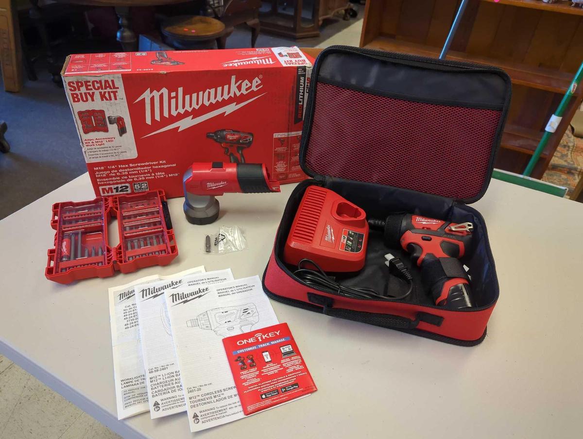 Milwaukee M12 12V Lithium-Ion Cordless 1/4 in. Hex Screwdriver/LED Worklight Kit with 1.5Ah