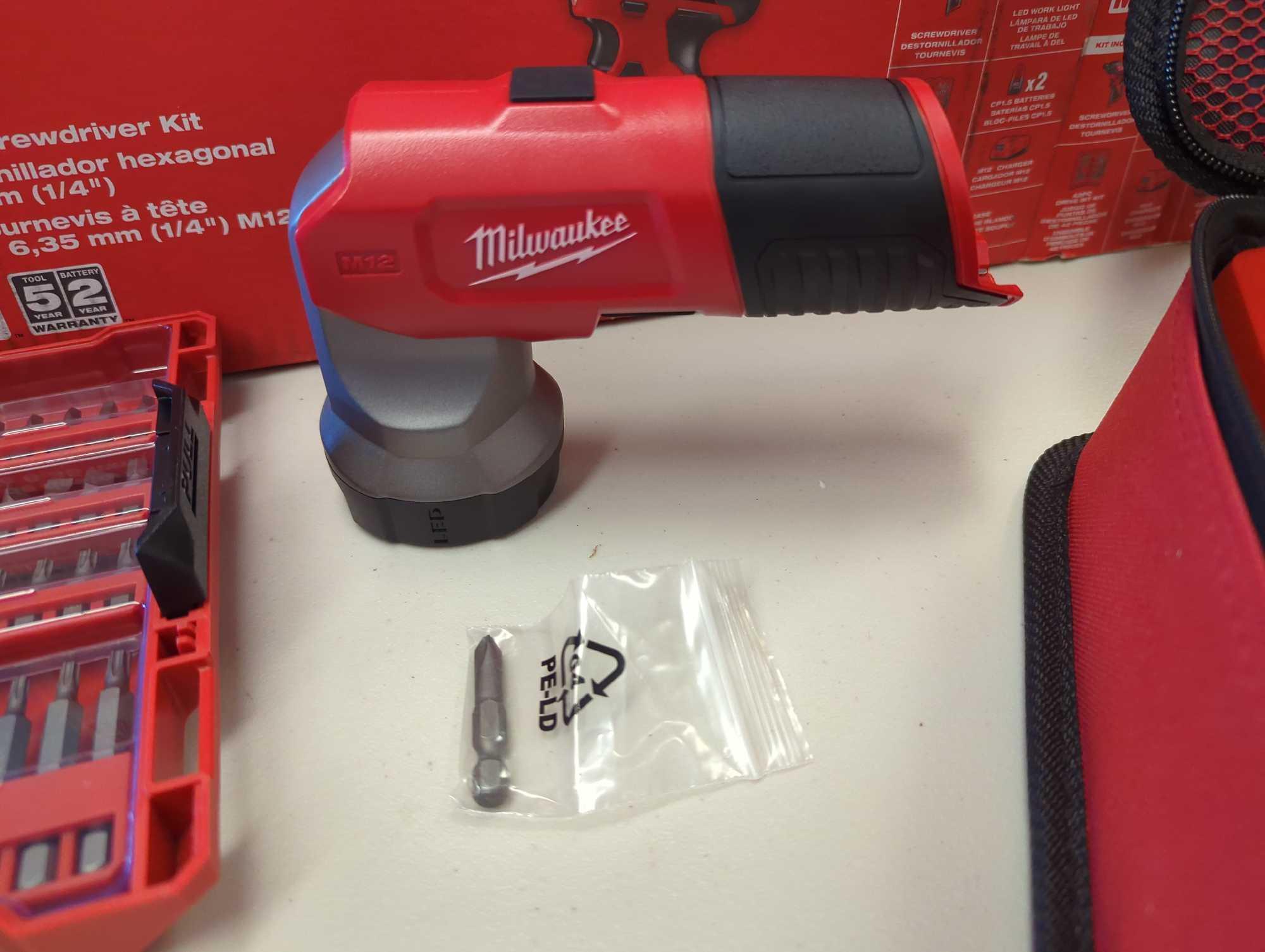 Milwaukee M12 12V Lithium-Ion Cordless 1/4 in. Hex Screwdriver/LED Worklight Kit with 1.5Ah