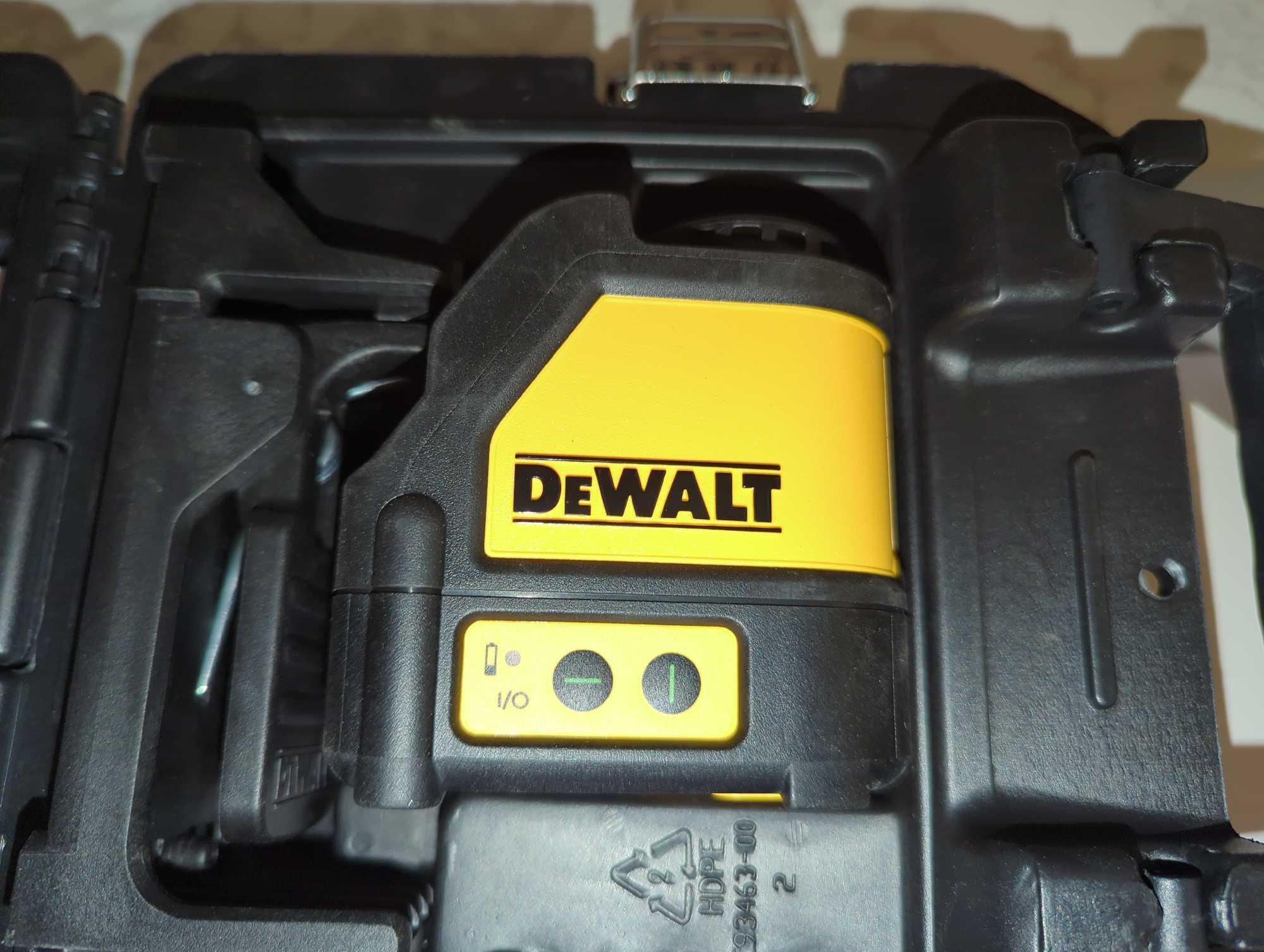 DeWalt 100 ft. Green Self-Leveling Cross Line Laser Level with (3) AA Batteries & Case, Model