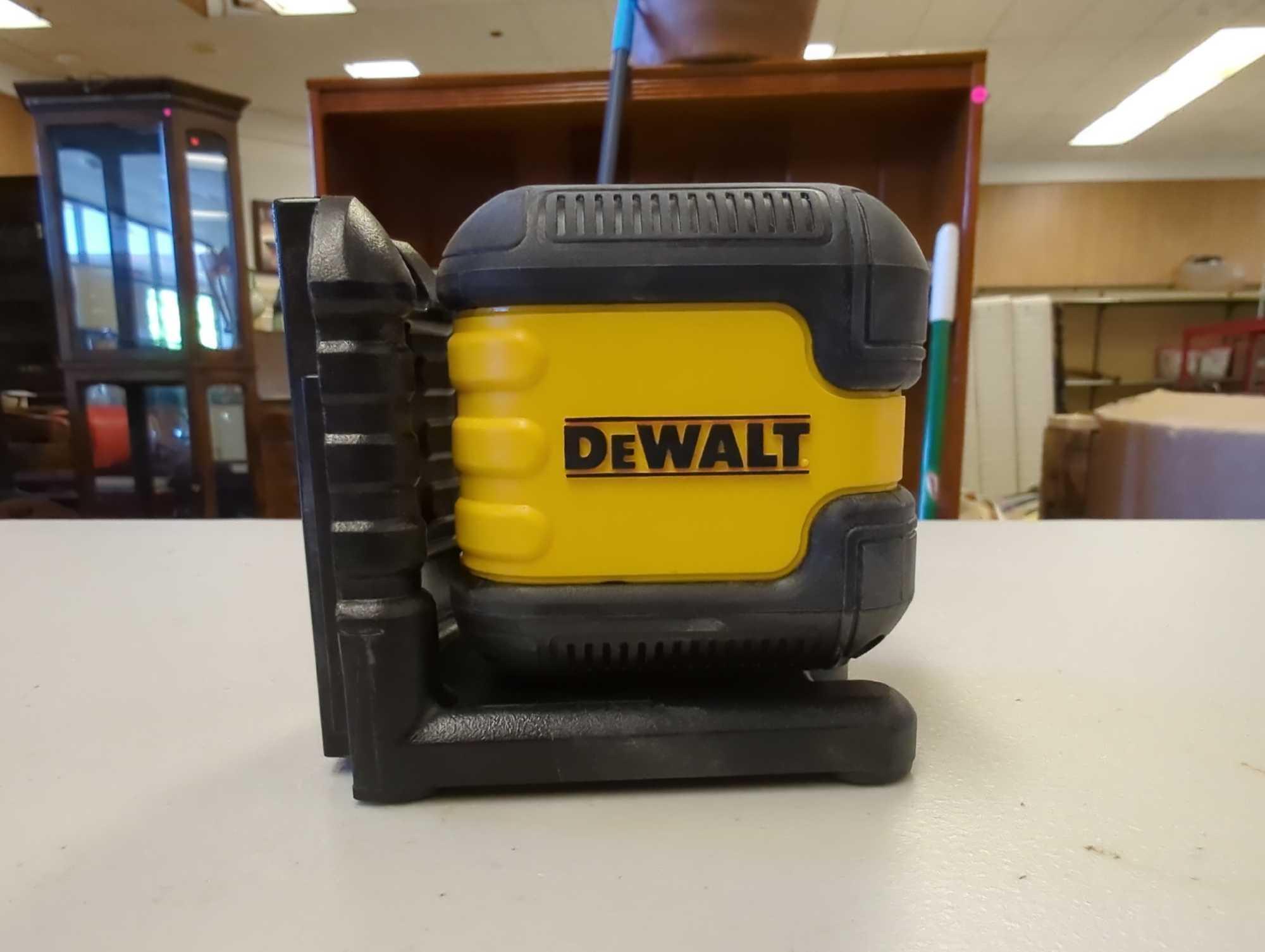 DEWALT 40 ft. Red Self-Leveling Cross Line Laser Level & Case. Comes as is showing photos. Appears