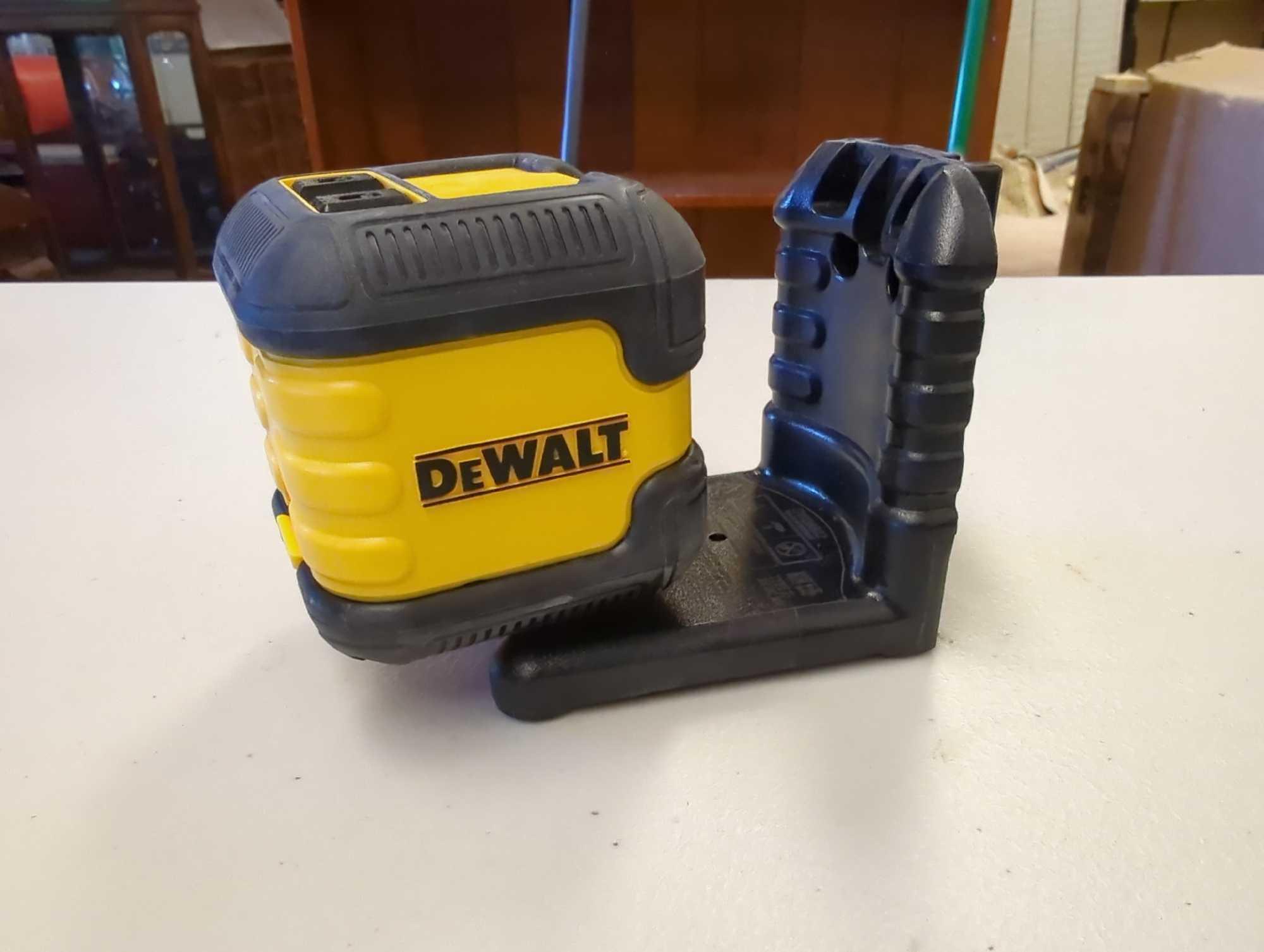 DEWALT 40 ft. Red Self-Leveling Cross Line Laser Level & Case. Comes as is showing photos. Appears