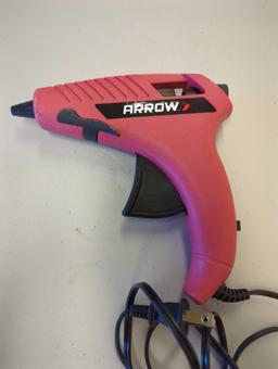Arrow Dual Temp Glue Gun. Comes in open packaging as it's shown in photos. Appears to be used and