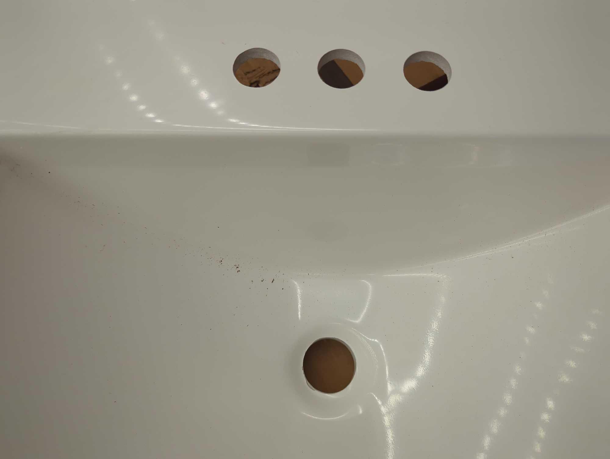 Style Selection 30.5 in x 19 in White Culture Sink, With Three Holes, Pre Drilled 6 Inch Widespread