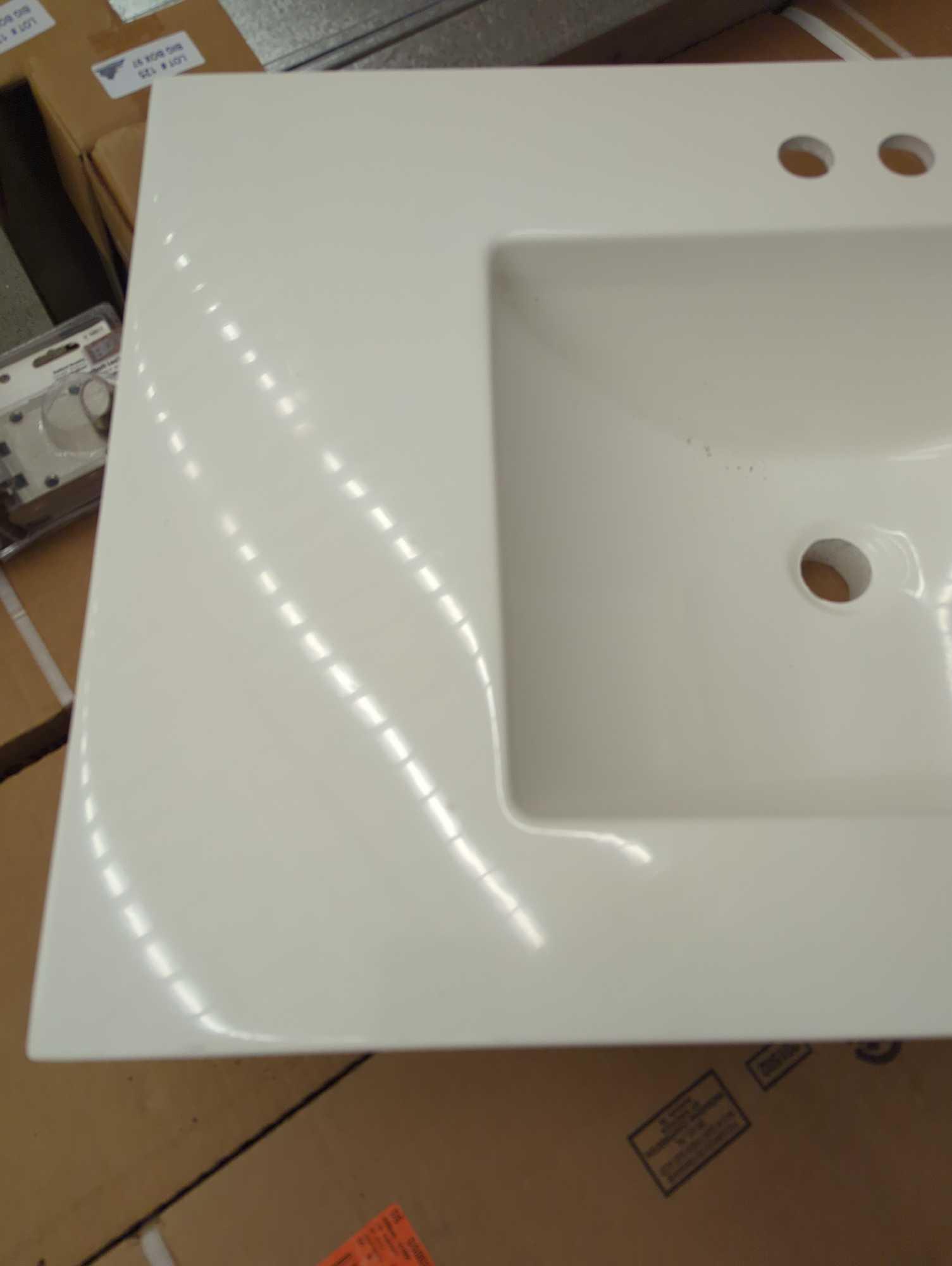 Style Selection 30.5 in x 19 in White Culture Sink, With Three Holes, Pre Drilled 6 Inch Widespread