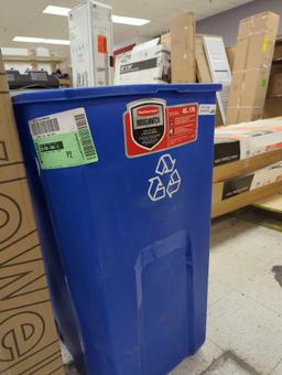 Rubbermaid Roughneck 45 Gal. Vented Blue Wheeled Recycling Trash Container. Comes as is shown in