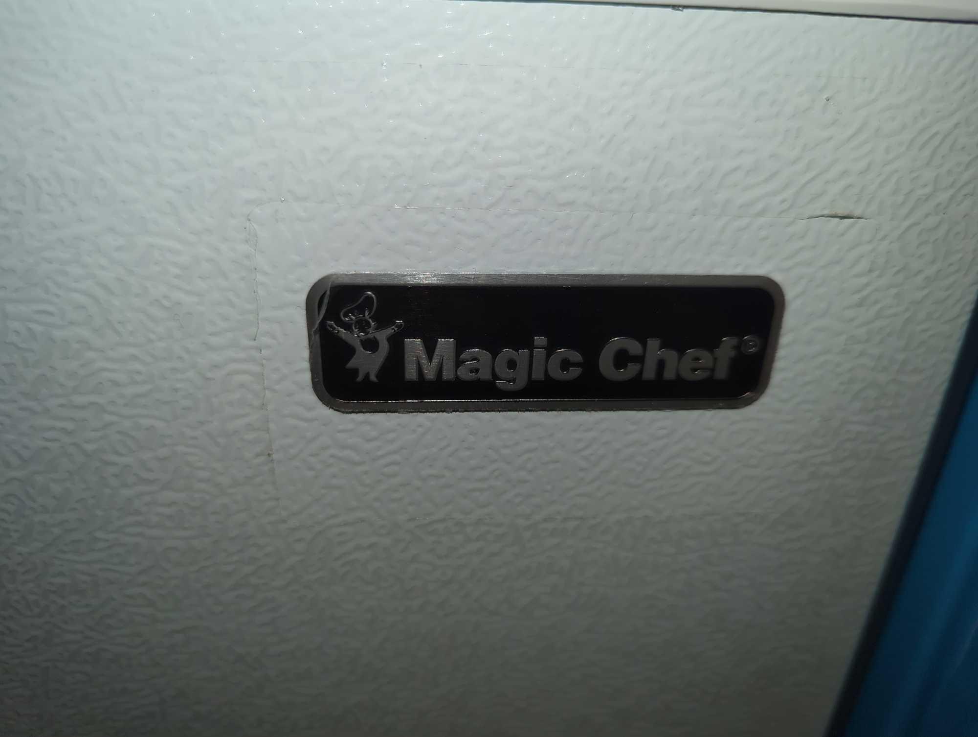 Magic Chef 5.0 cu. ft. Chest Freezer in White, Model HMCF5W4, Approximate Dimensions - 33" H x 27.5"