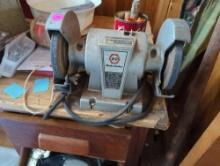 (GAR) BLACK AND DECKER BENCH GRINDER, USED, ITEMS IS MOUNTED TO DESK NEEDS REMOVAL.