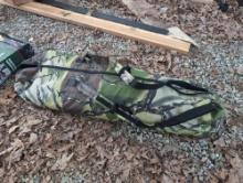 (GAR) DECEPTION BRAND CAMO FOLDING HUNTING BLIND WITH CARRYING BAG. APPEARS TO BE IN LIKE NEW