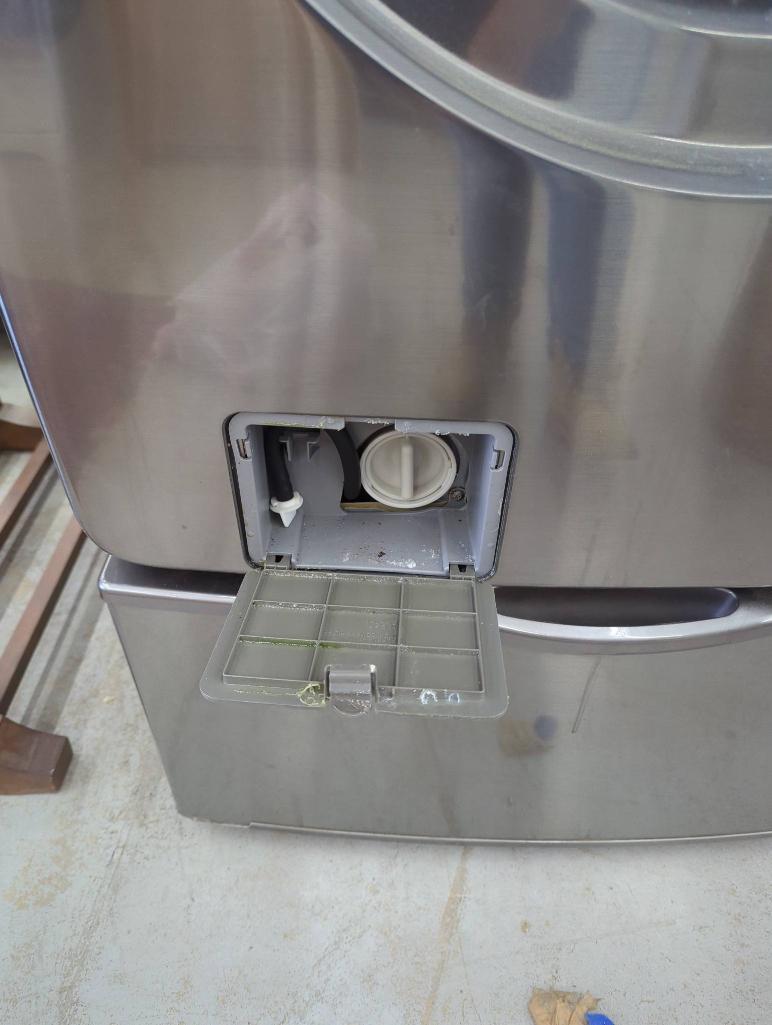Samsung Clothes Washer with Dimensions 26.525.552 Inches