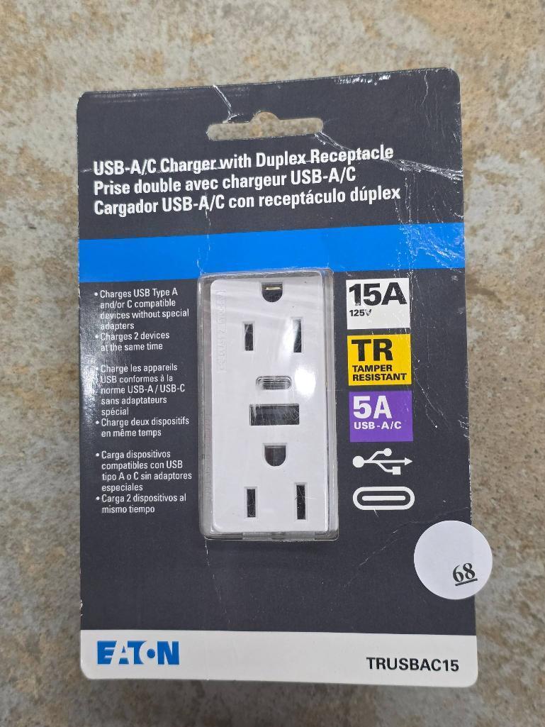 Eaton USB-A/C Charger with Duplex Receptacle TRUSBAC15