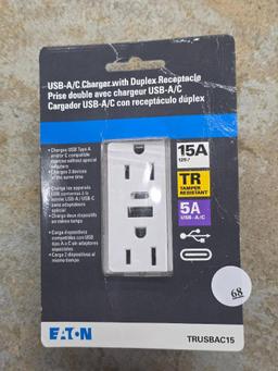Eaton USB-A/C Charger with Duplex Receptacle TRUSBAC15