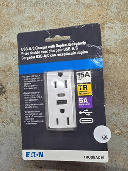 Eaton USB-A/C Charger with Duplex Receptacle TRUSBAC15