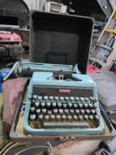 Underwood Universal Portable Typewriter with Hard Case