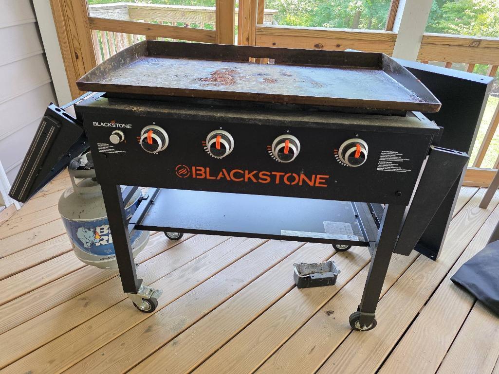 Blackstone Grill, Model 1863, 36 Griddle With Rust Displayed