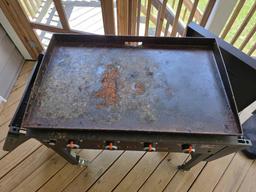 Blackstone Grill, Model 1863, 36 Griddle With Rust Displayed