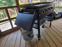 Blackstone Grill, Model 1863, 36 Griddle With Rust Displayed