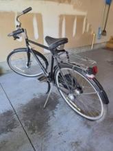 Schwinn Bicycle With Shimano Automatic Gear and Frisbee Accessory