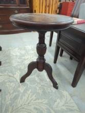Mahogany Pedestal-Base Round Accent Table, Approx 19.5 x 19.5 x 28 in