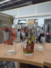 4 Looney Tunes Glasses Featuring Sylvester, Tweety, Tasmanian Devil, Pepe Le Pew, And Beaky Buzzard