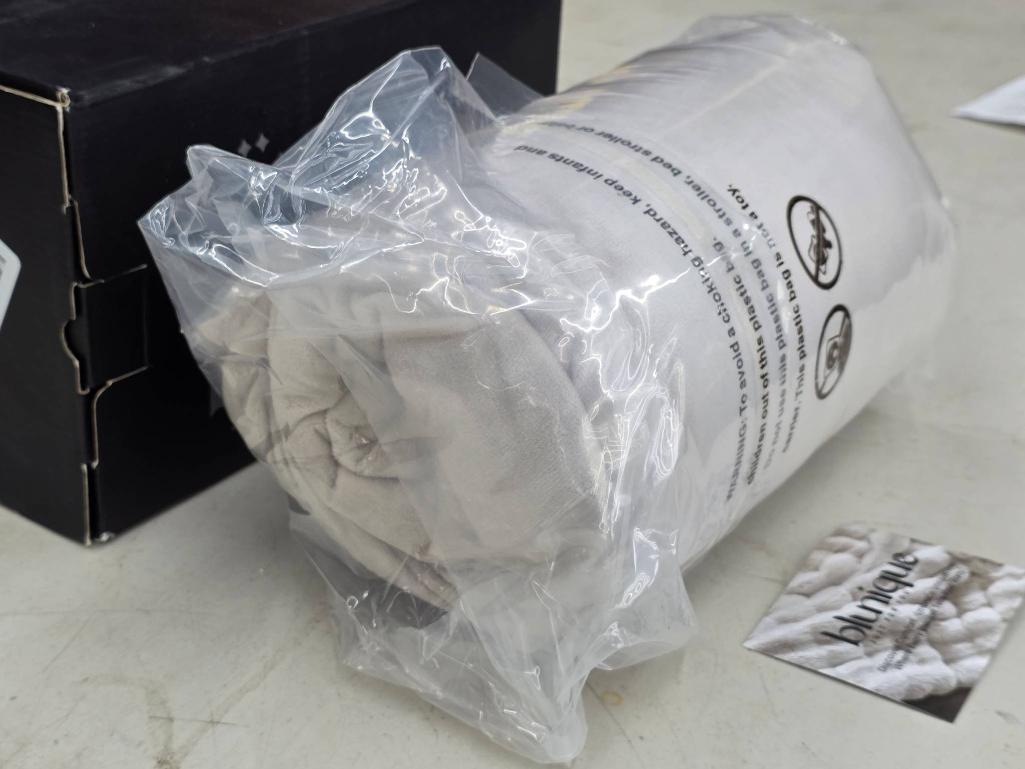 Blunique Ultra Soft Faux Fur Throw Blanket 5050 Inches in Light Brown, Sealed