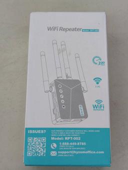 WiFi Repeater Model RPT-002 New in Open Box