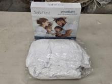 SafeRest Premium Mattress Protector Full Size in Opened Box