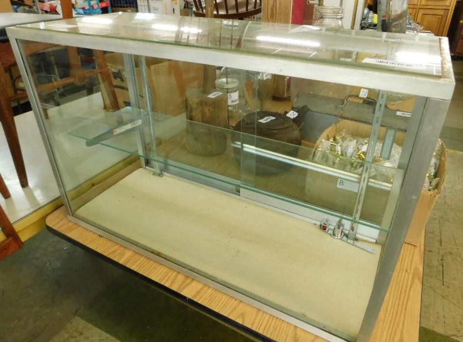 Glass and Aluminum Table Top Display Cabinet with 1 Shelf