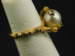 18K Yellow Gold - Ring - Size 6 - Pearl and Diamond - 5.2 Grams TW