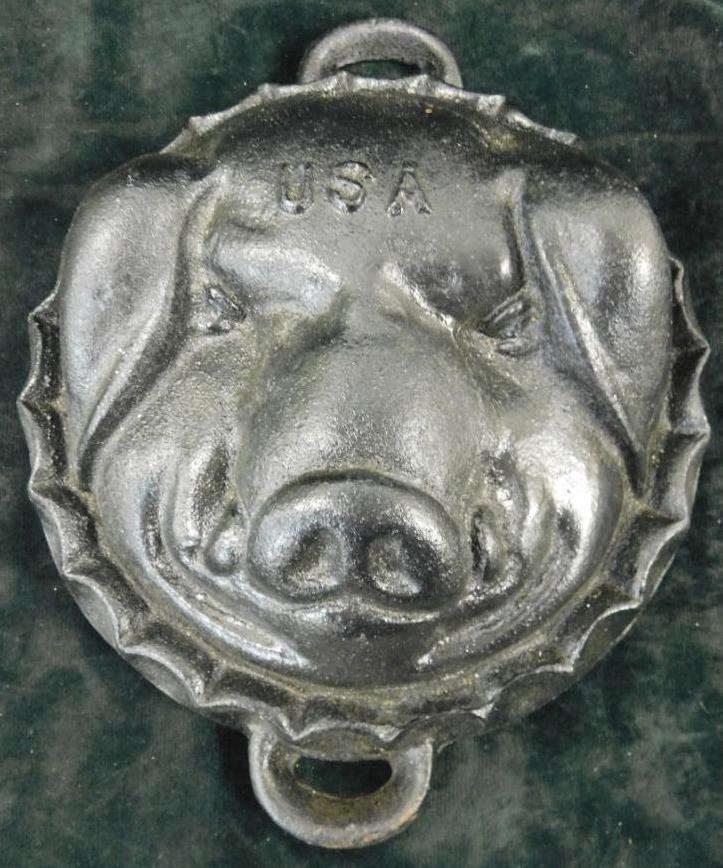 Large Cast Iron Pig Corn Bread Mold - 3" x 11" x 9"