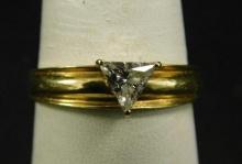 10K Yellow Gold - Ring - Size 9 - Clear Stone - 2.4 Grams TW