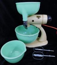 Sunbeam Mix Master Mixer with Jadeite 6.5" and 9" Bowls - Juicer