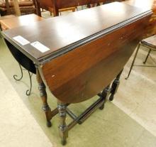 Mahogany Gate Leg Table - 30.5" x 39" x 30"