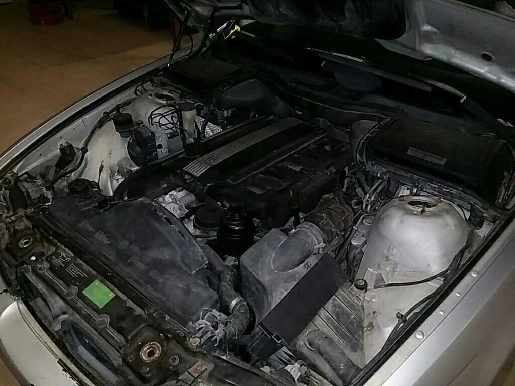 2000 BMW 528i Sedan