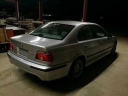 2000 BMW 528i Sedan