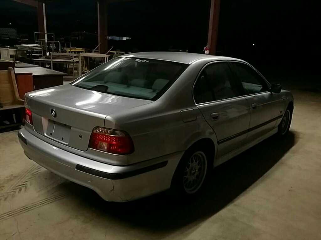 2000 BMW 528i Sedan