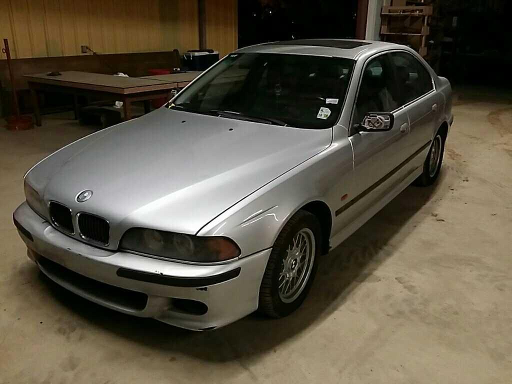 2000 BMW 528i Sedan