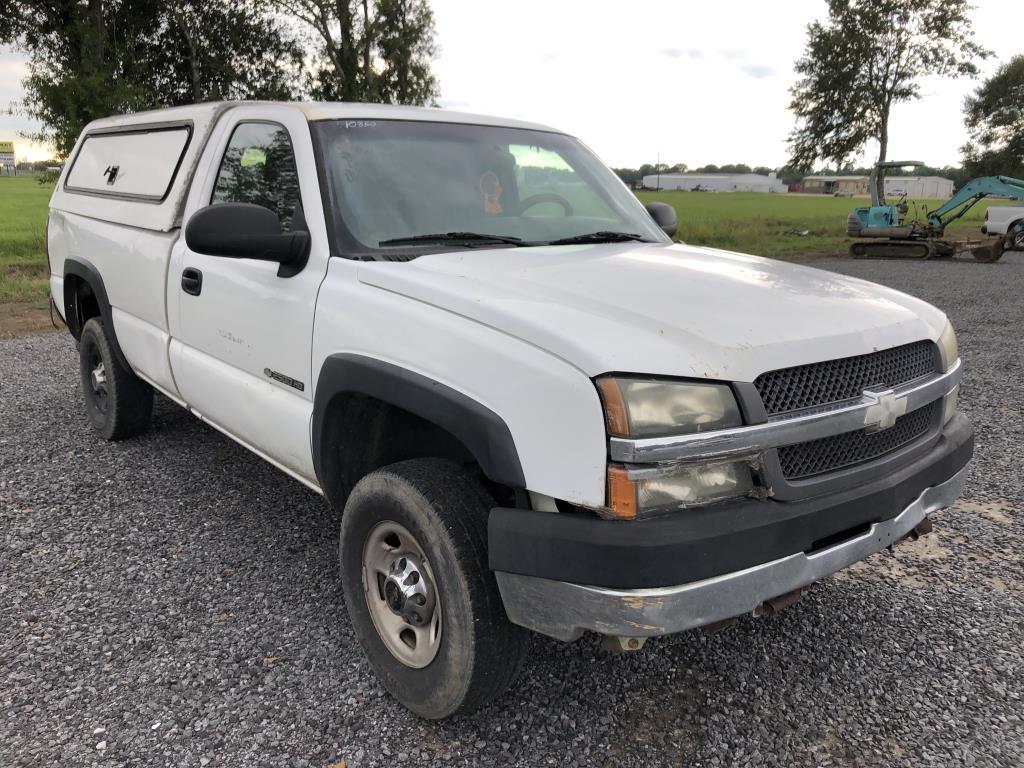 2003 Chevrolet Silverado C2500 w/Campershell on Be