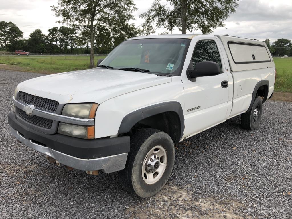 2003 Chevrolet Silverado C2500 w/Campershell on Be