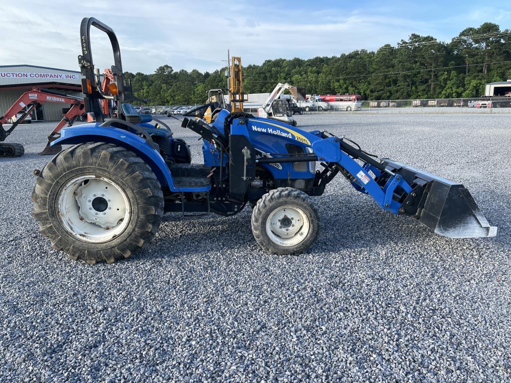 New Holland ATV40DA 4WD Tractor W/Front Loader