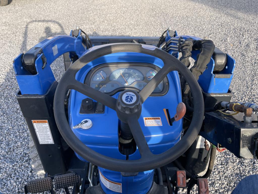 New Holland ATV40DA 4WD Tractor W/Front Loader