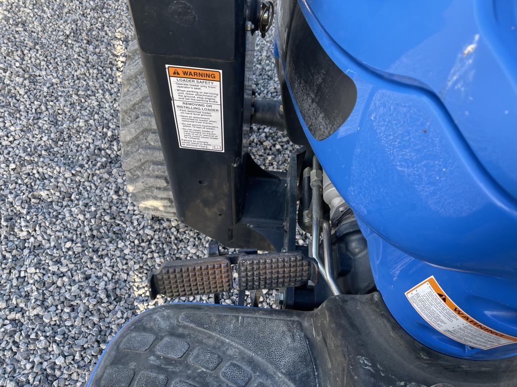 New Holland ATV40DA 4WD Tractor W/Front Loader