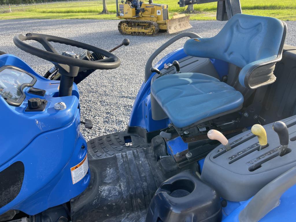 New Holland ATV40DA 4WD Tractor W/Front Loader