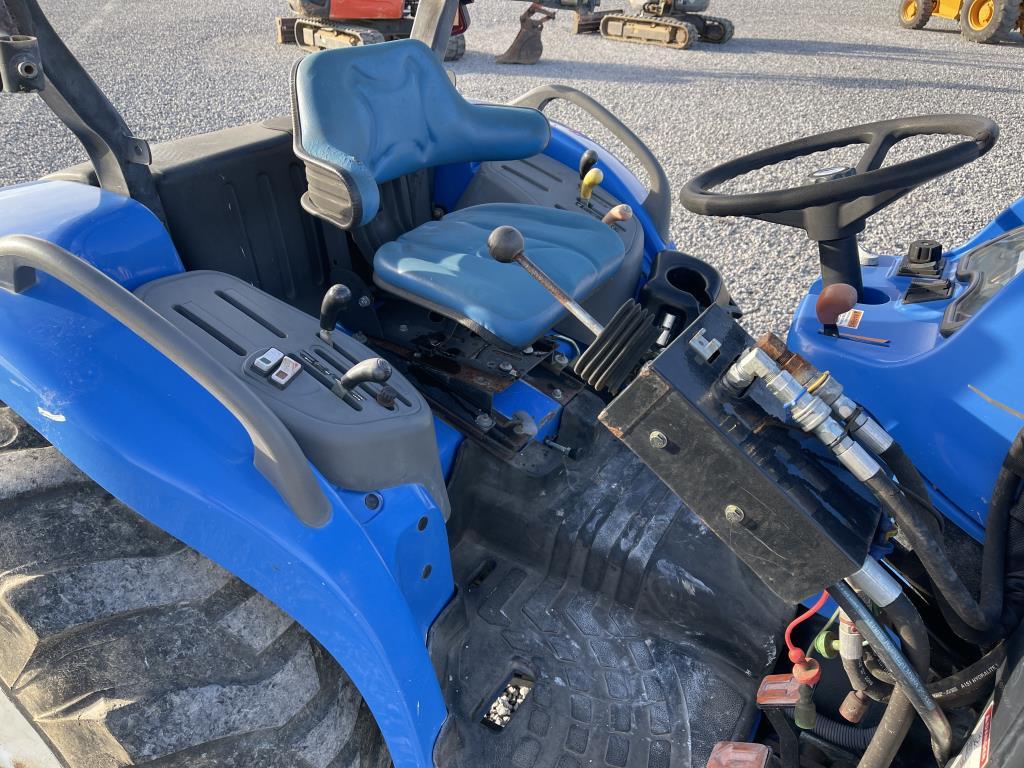 New Holland ATV40DA 4WD Tractor W/Front Loader